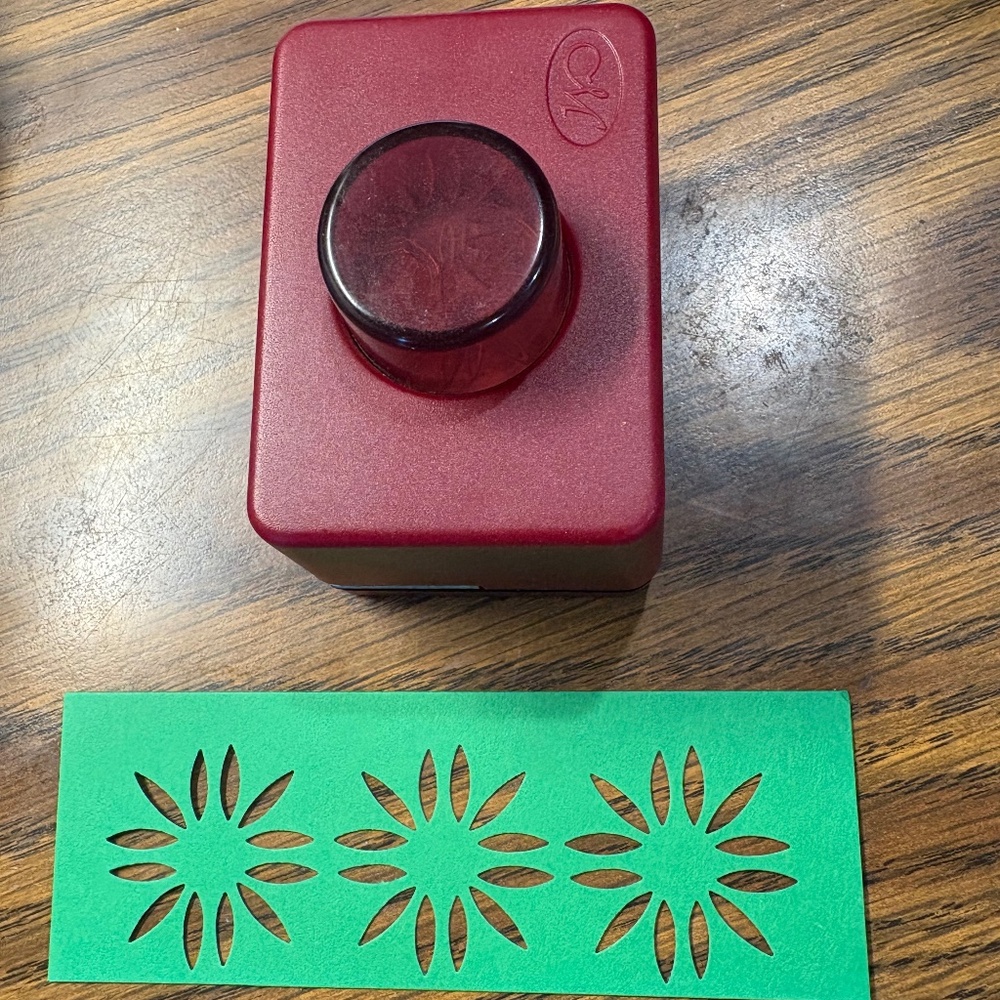 Creati ve Memories Petal Multi Maker Punch